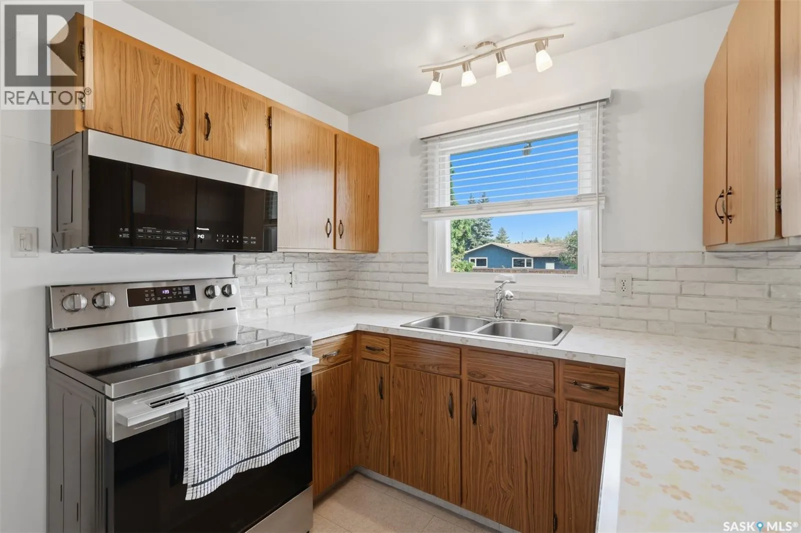 418 Laval CRESCENT