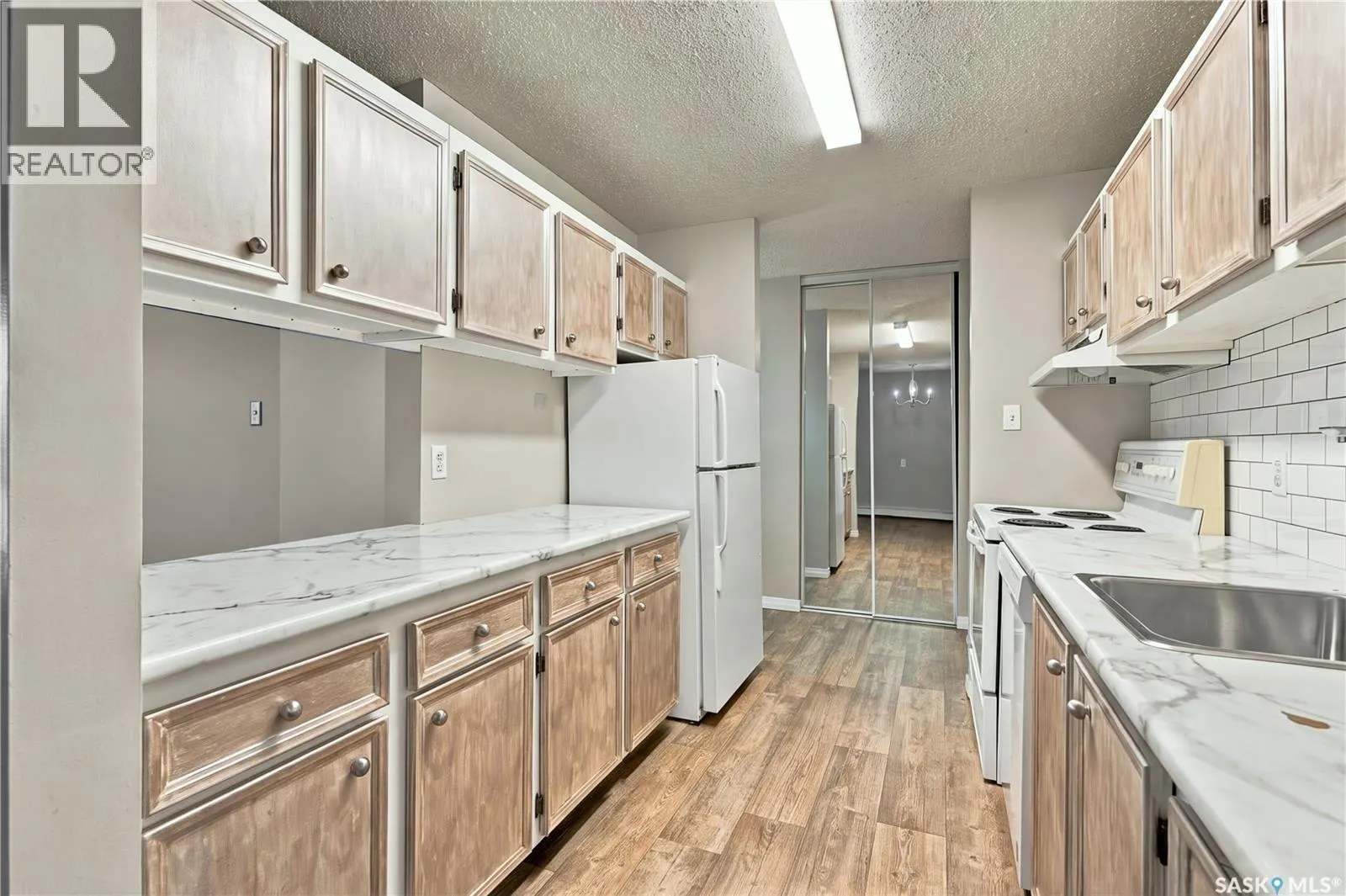 202B 4040 8th STREET E