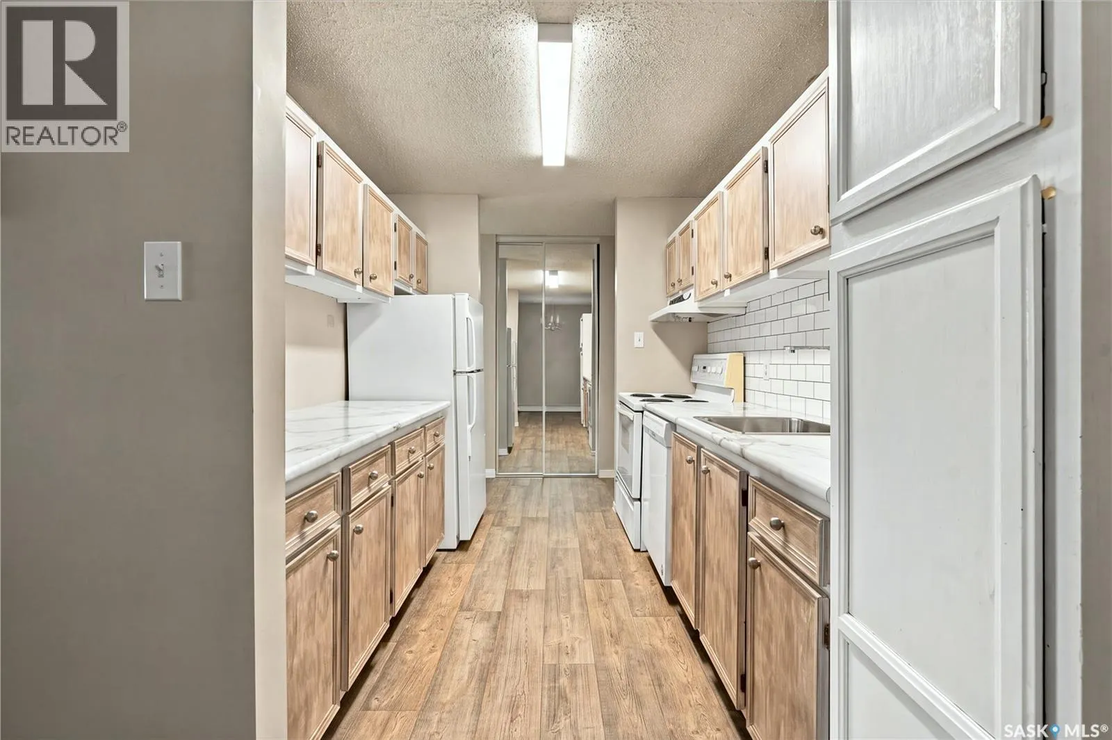 202B 4040 8th STREET E