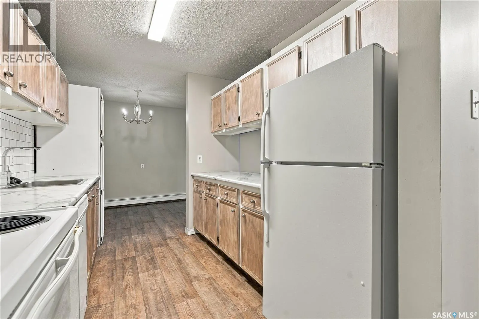 202B 4040 8th STREET E