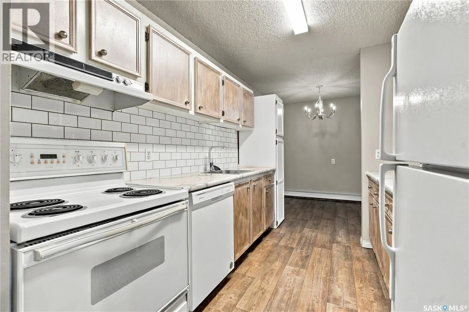 202B 4040 8th STREET E