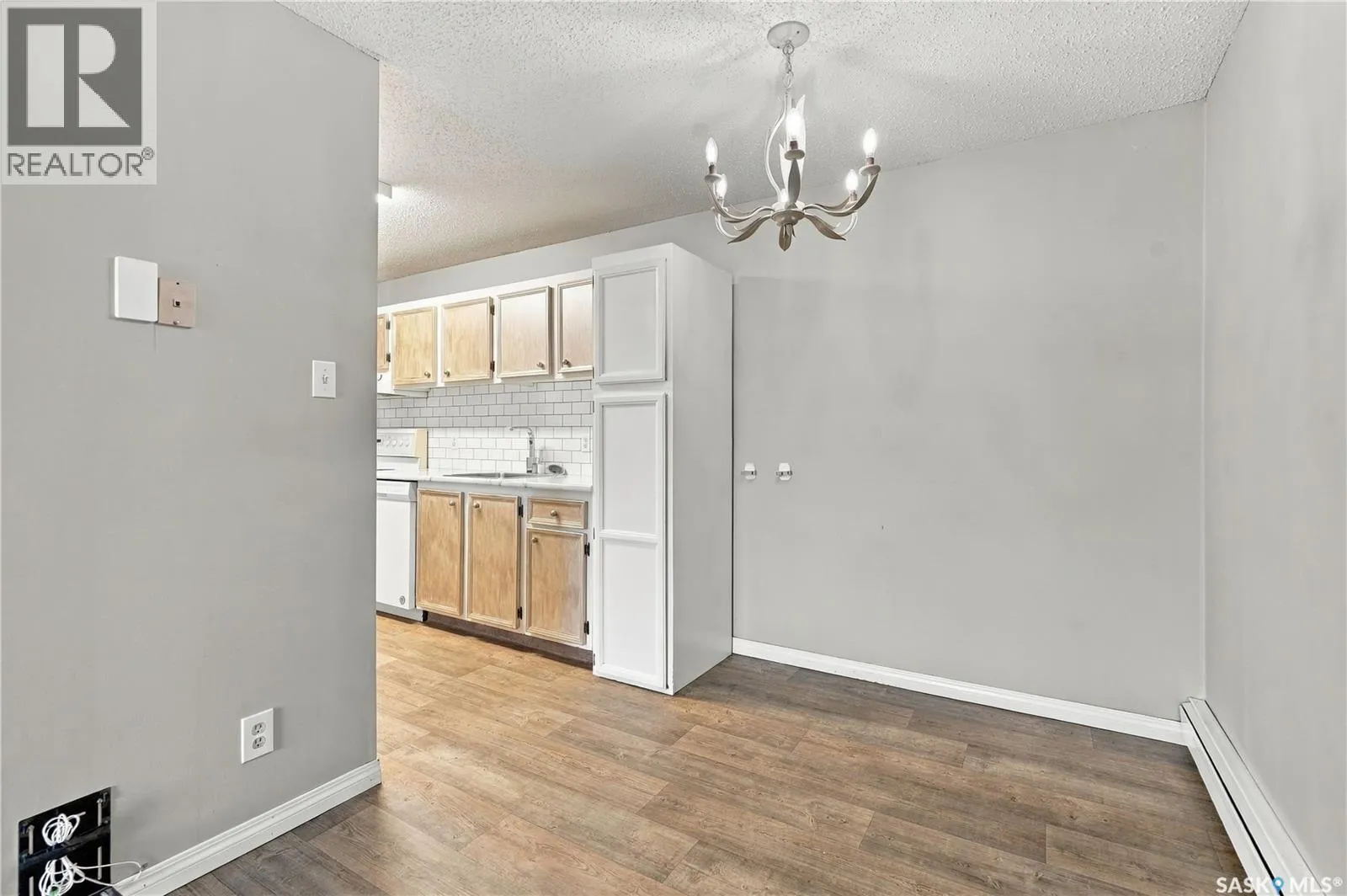 202B 4040 8th STREET E
