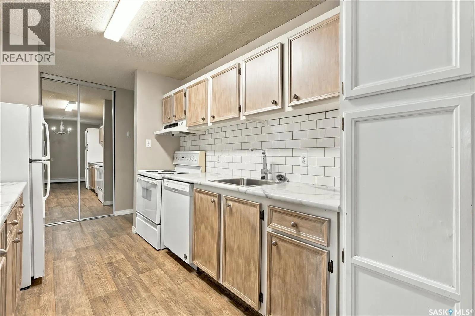 202B 4040 8th STREET E