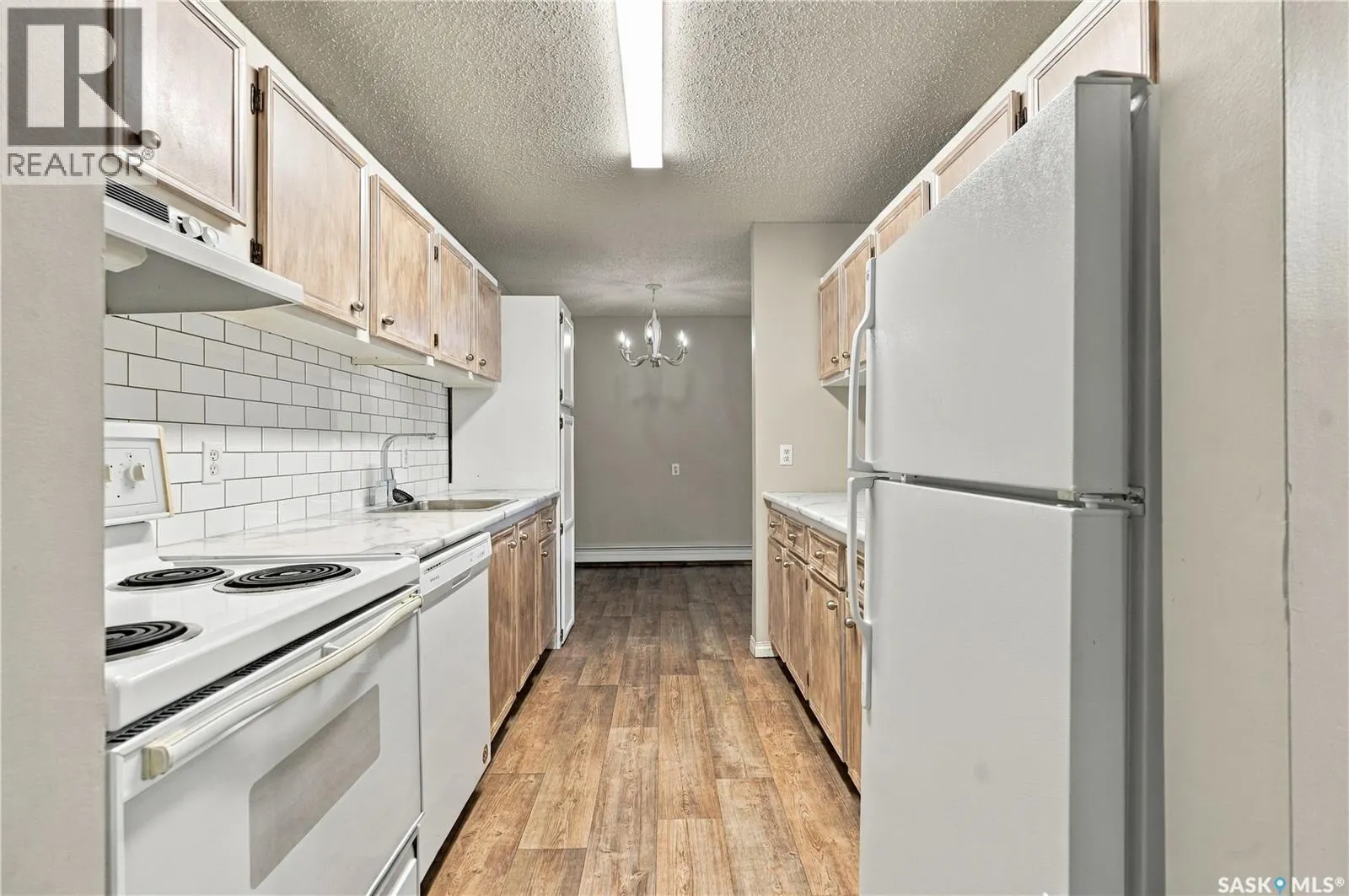 202B 4040 8th STREET E