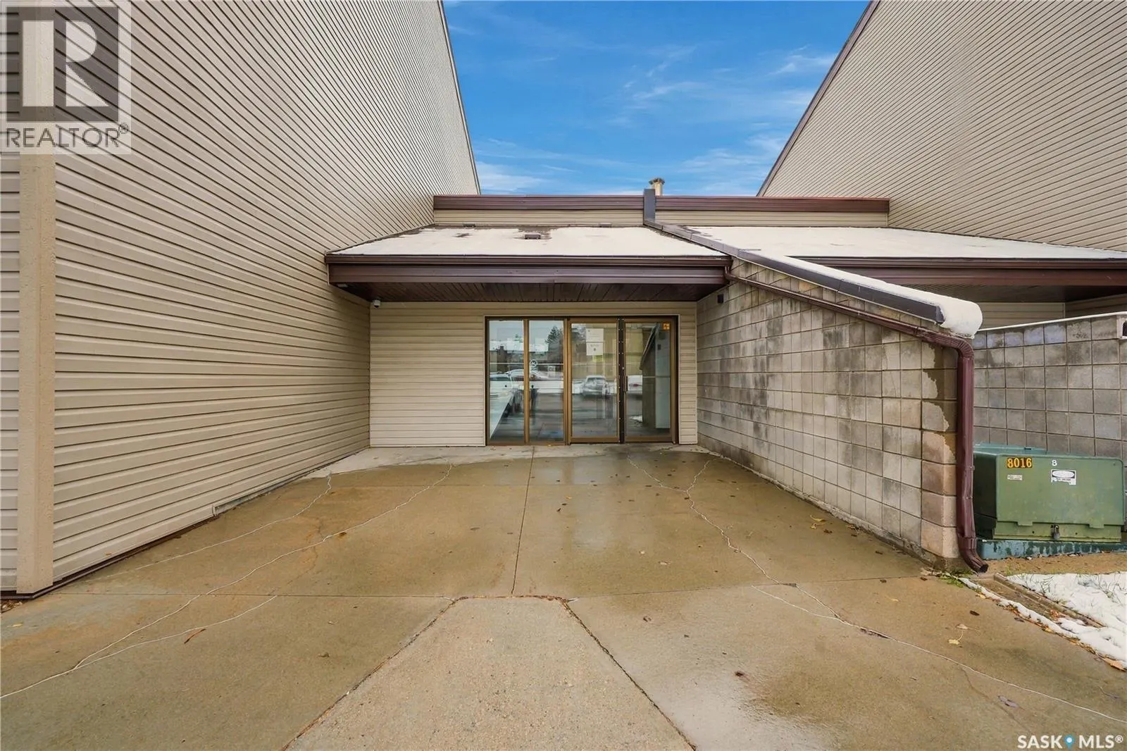 202B 4040 8th STREET E
