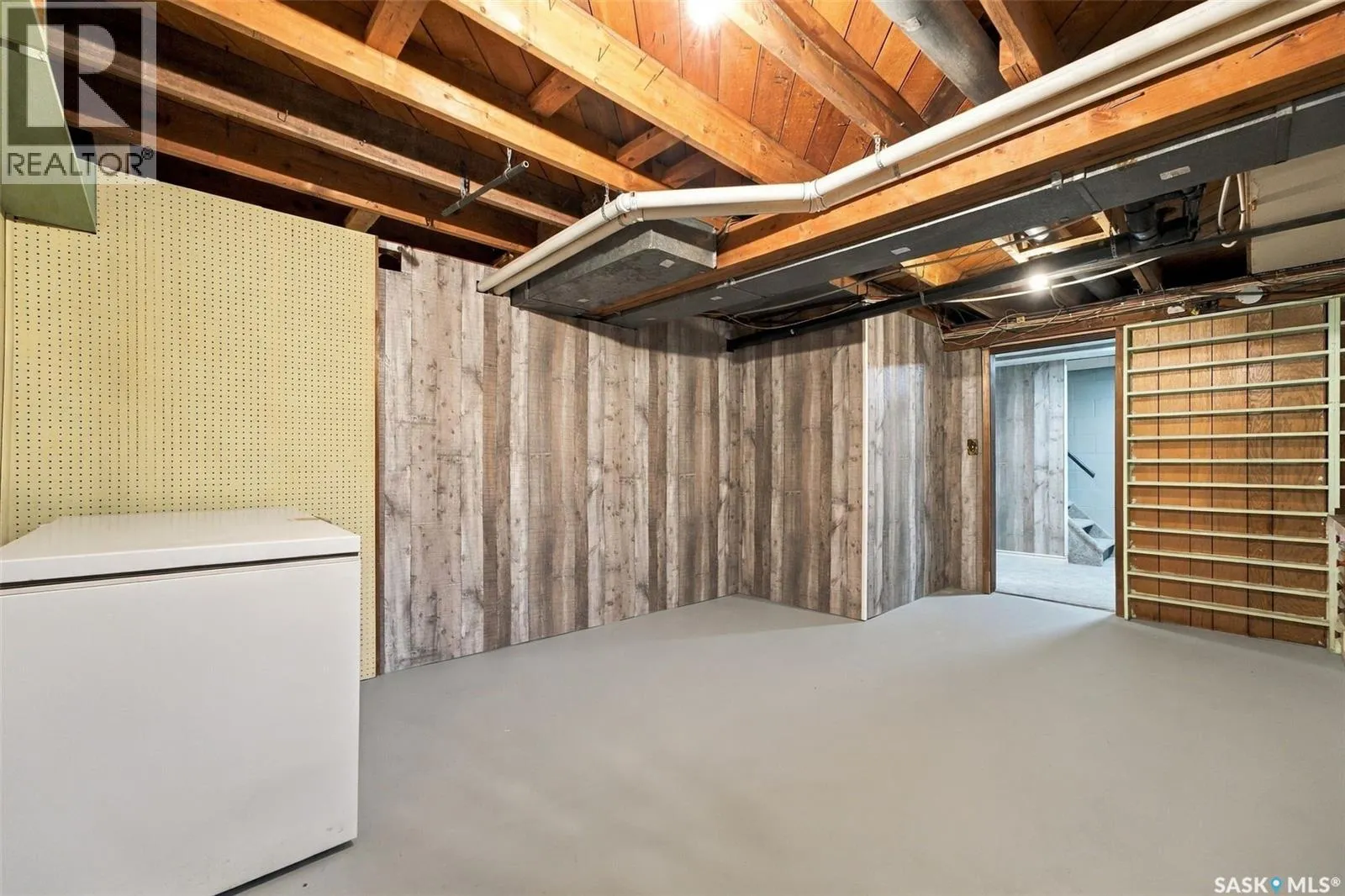 114 2 STREET E
