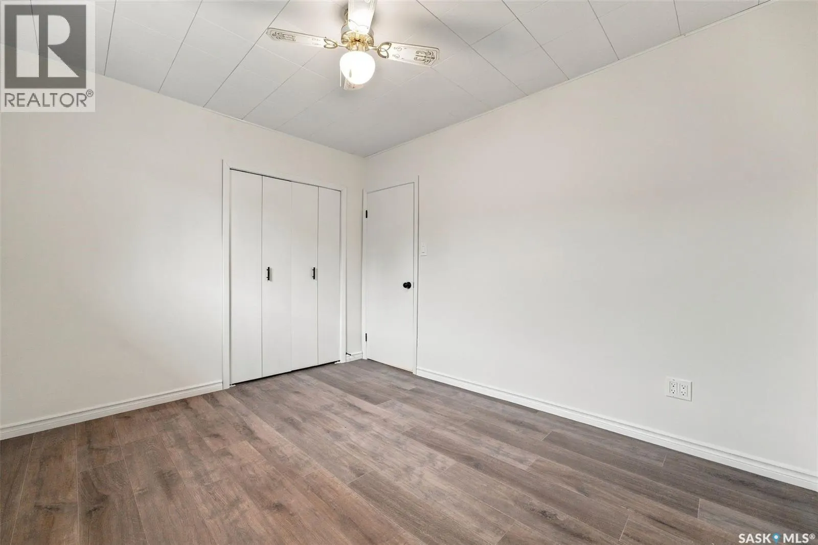 114 2 STREET E