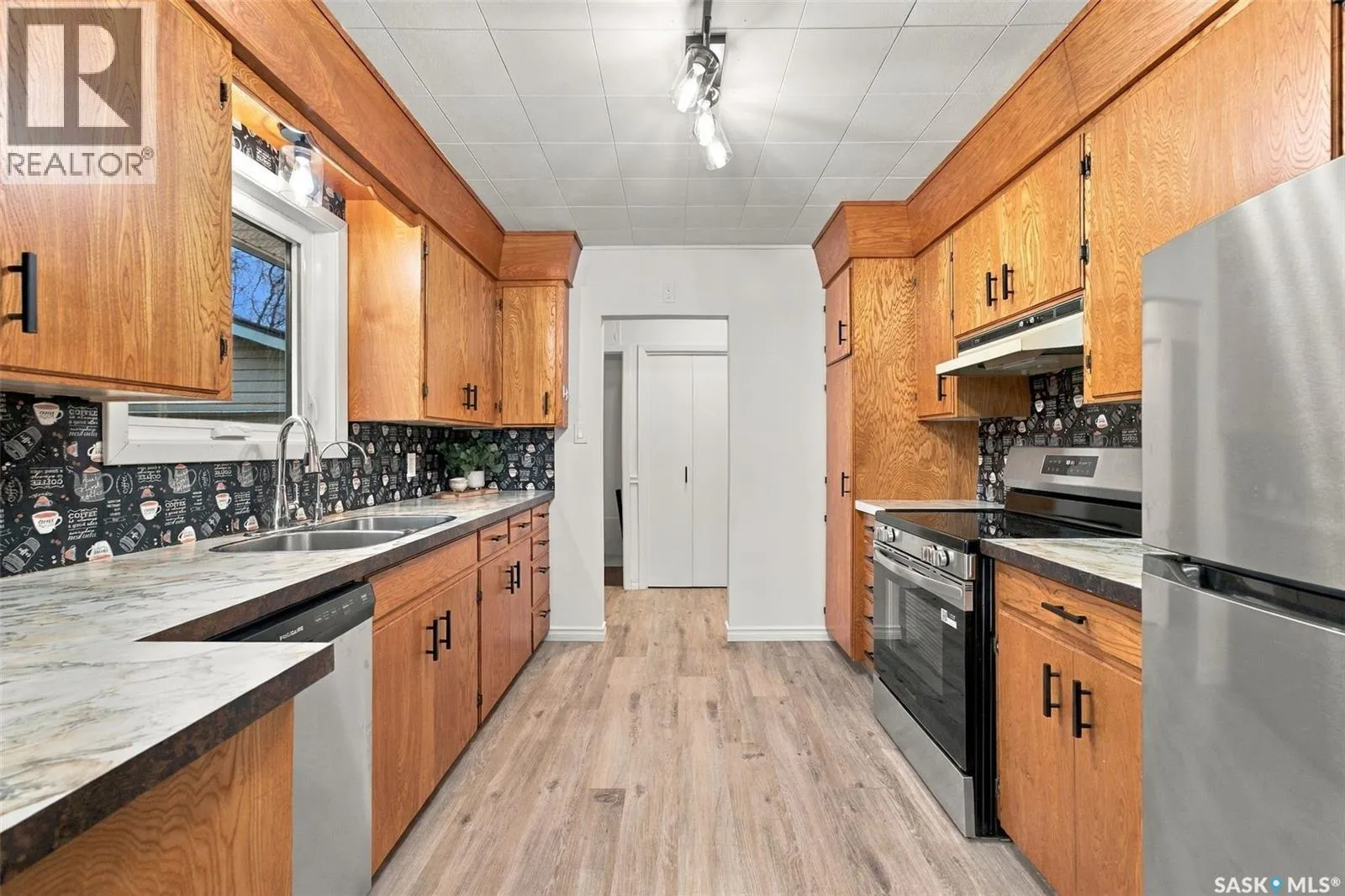 114 2 STREET E