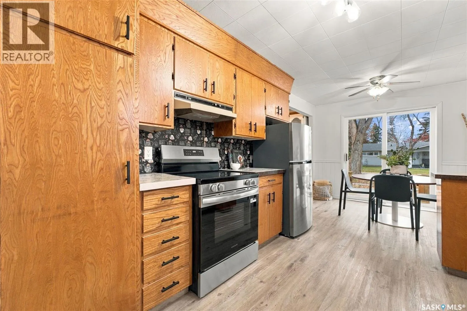 114 2 STREET E
