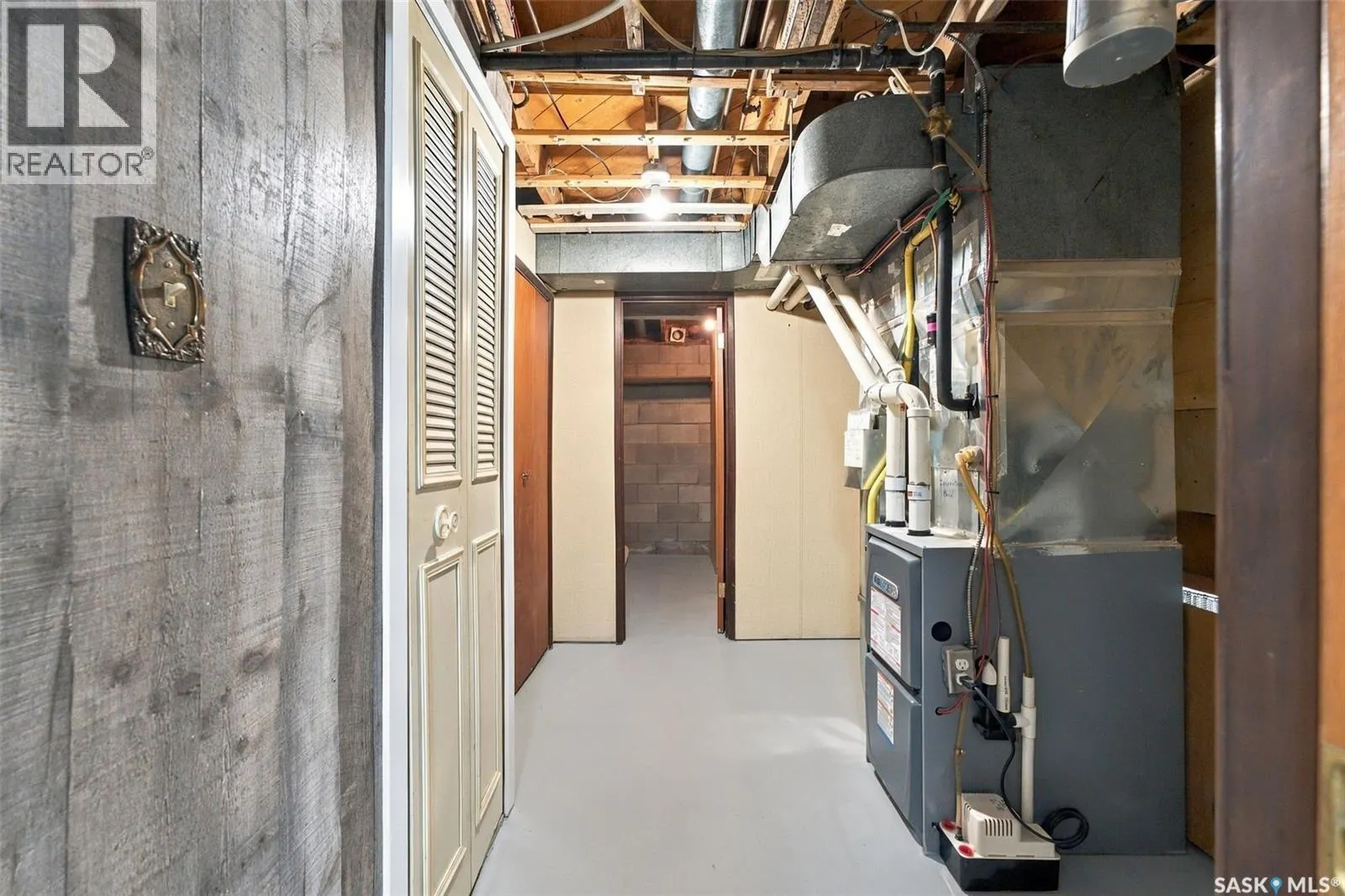 114 2 STREET E