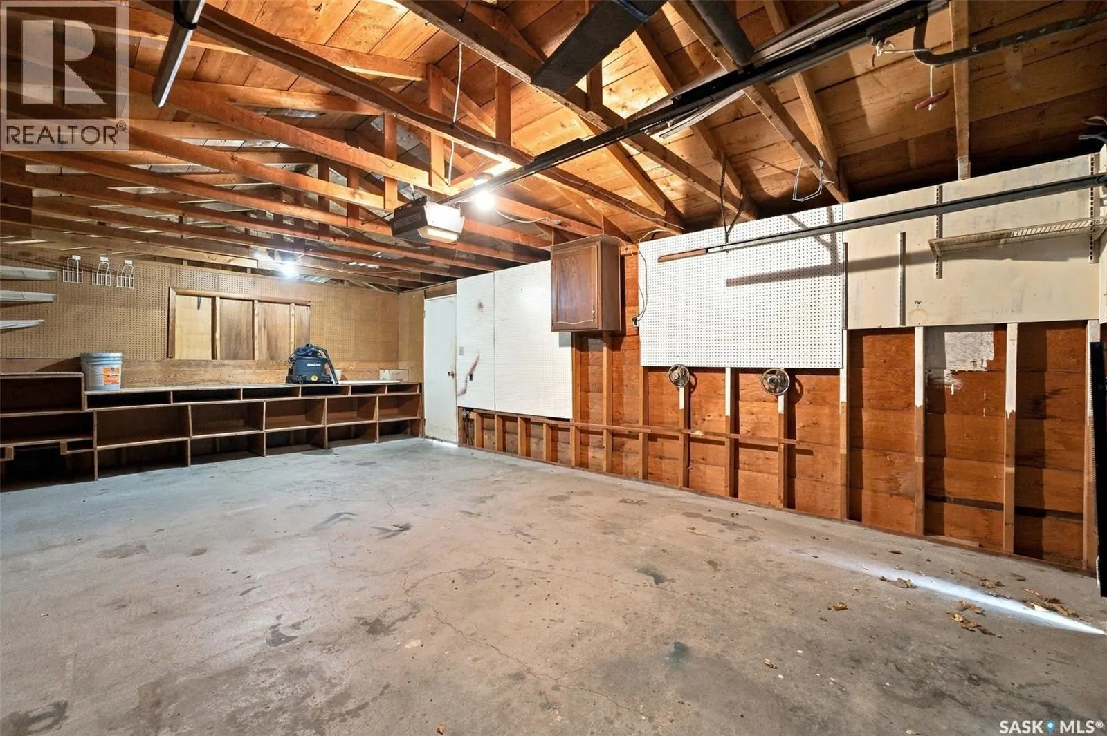 114 2 STREET E