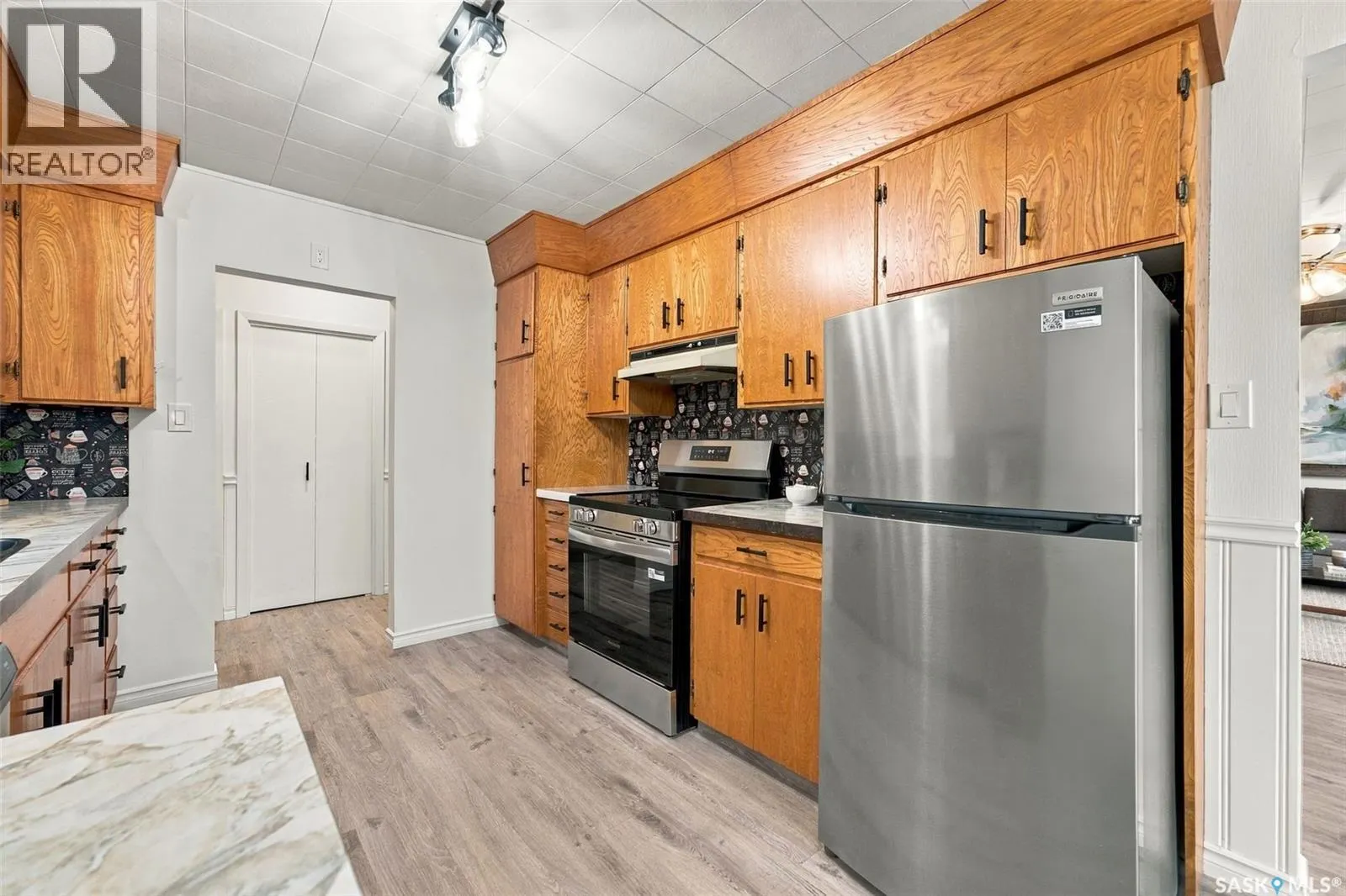 114 2 STREET E