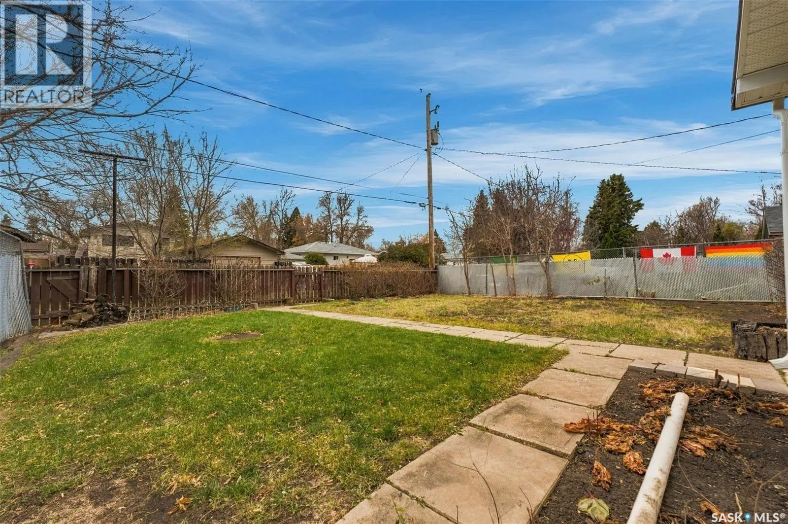 114 2 STREET E
