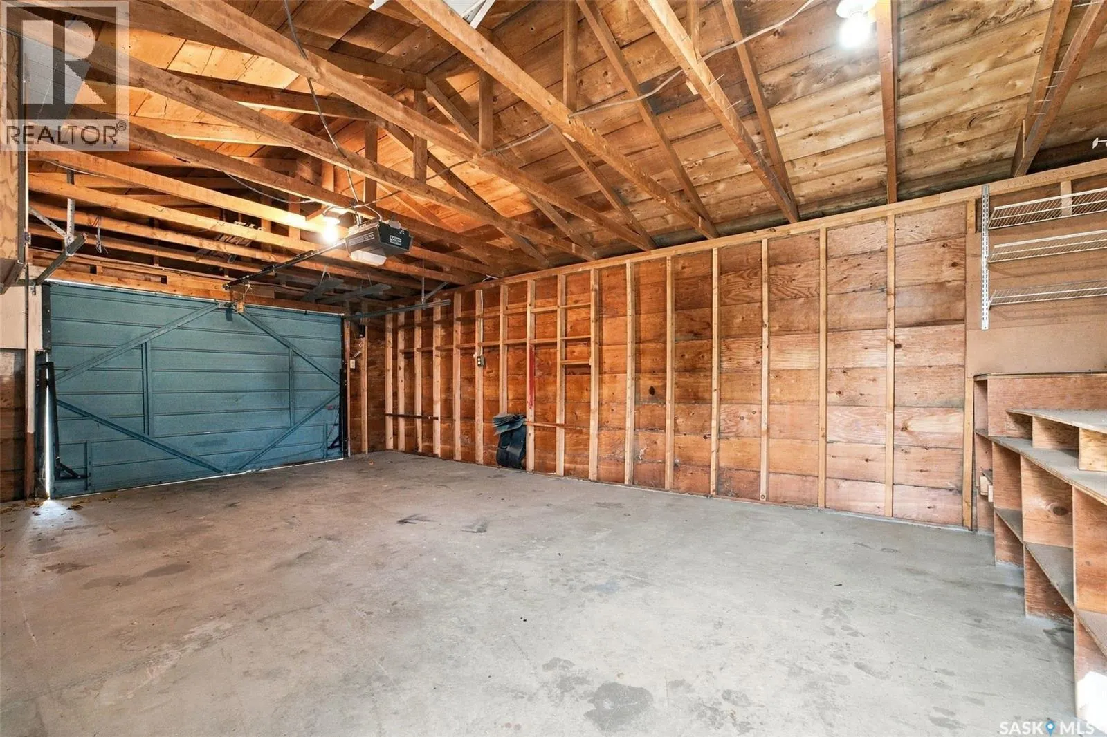 114 2 STREET E