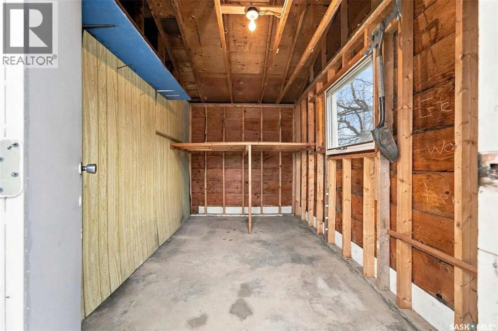 114 2 STREET E