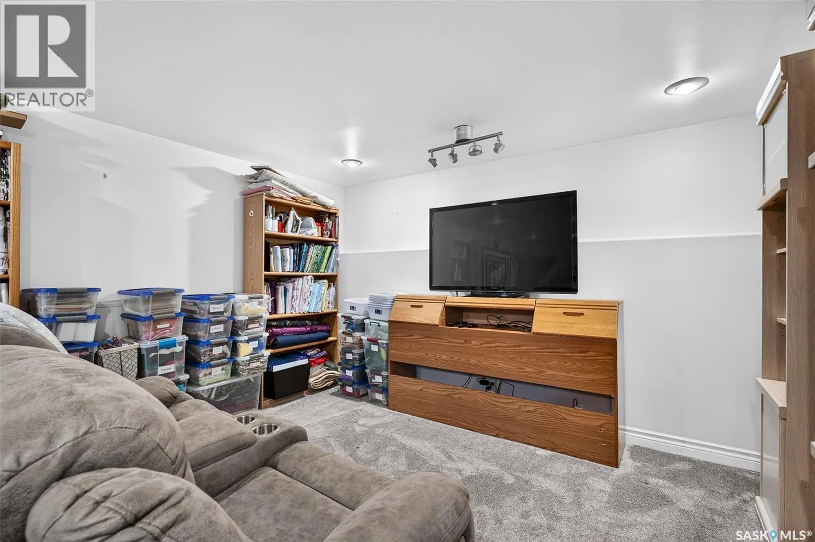 1056 Simcoe STREET
