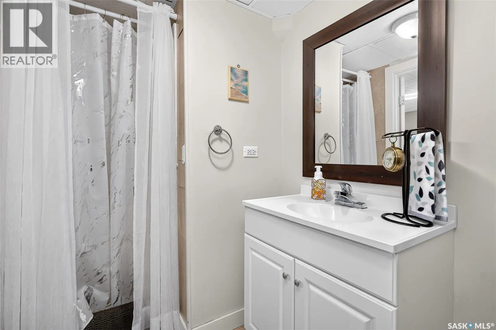 1056 Simcoe STREET