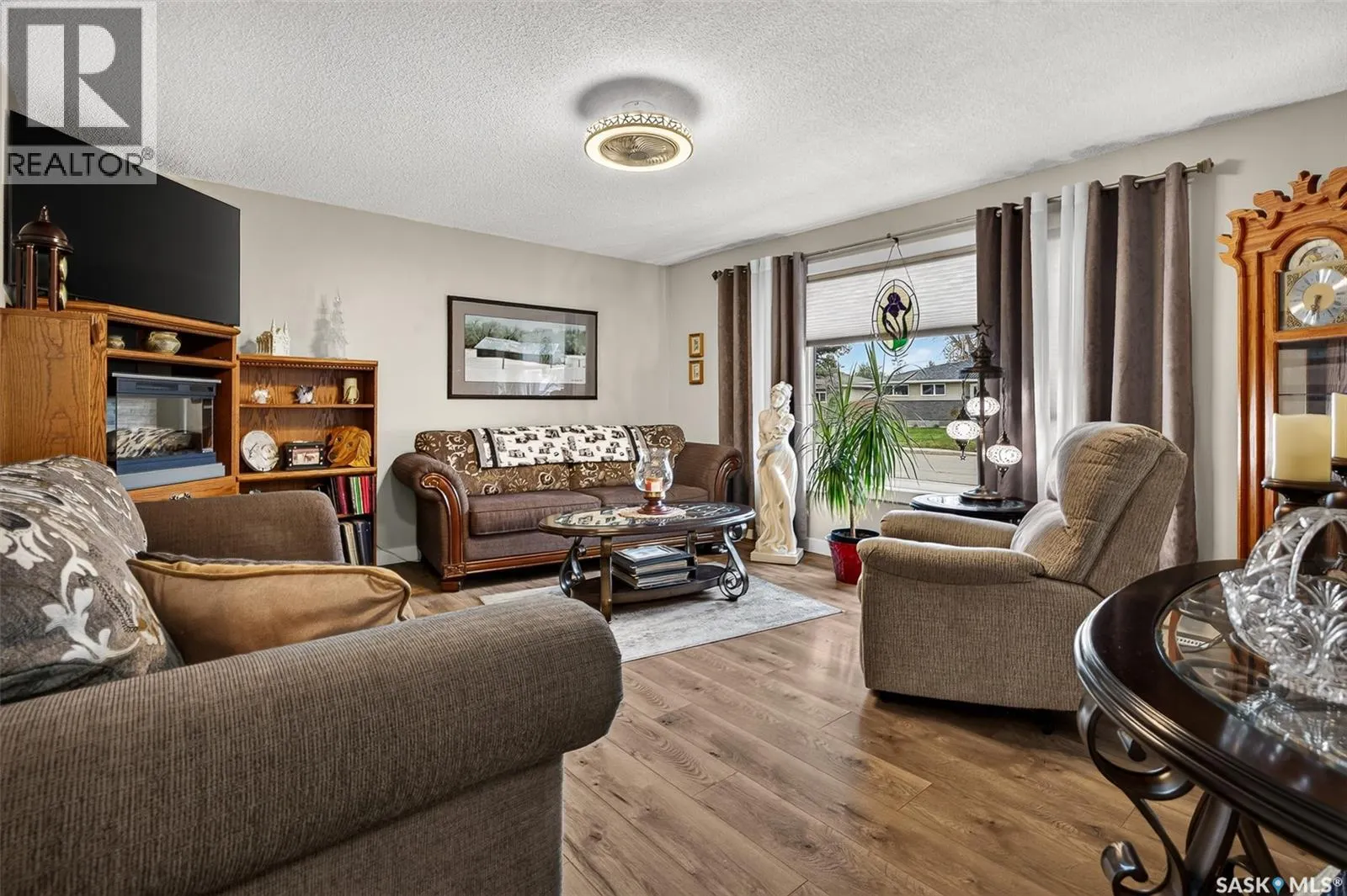 1056 Simcoe STREET