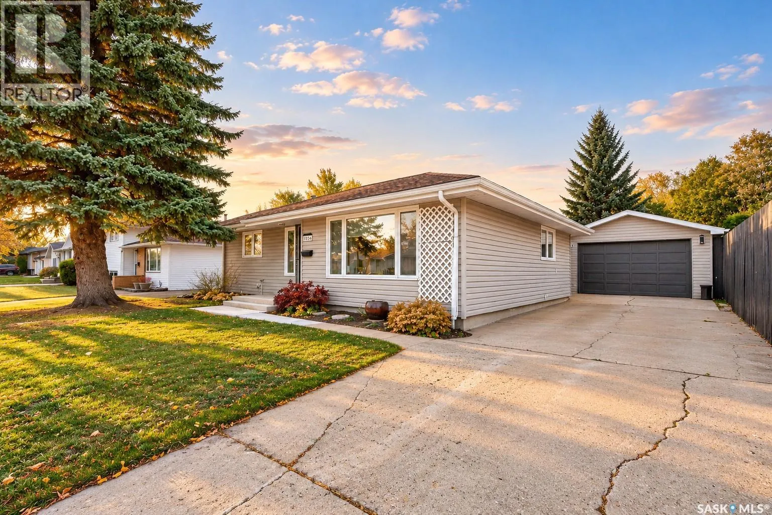 1056 Simcoe STREET