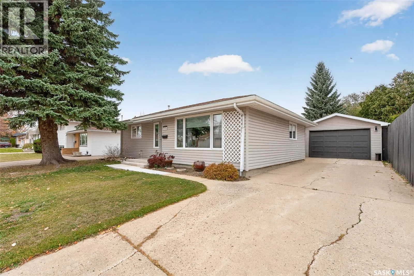 1056 Simcoe STREET