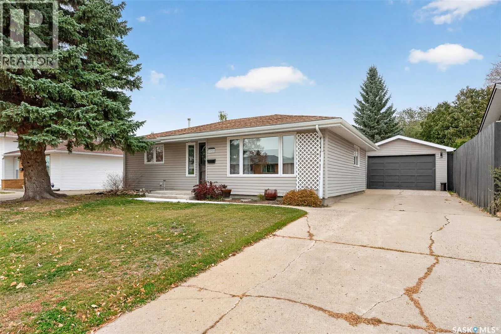 1056 Simcoe STREET