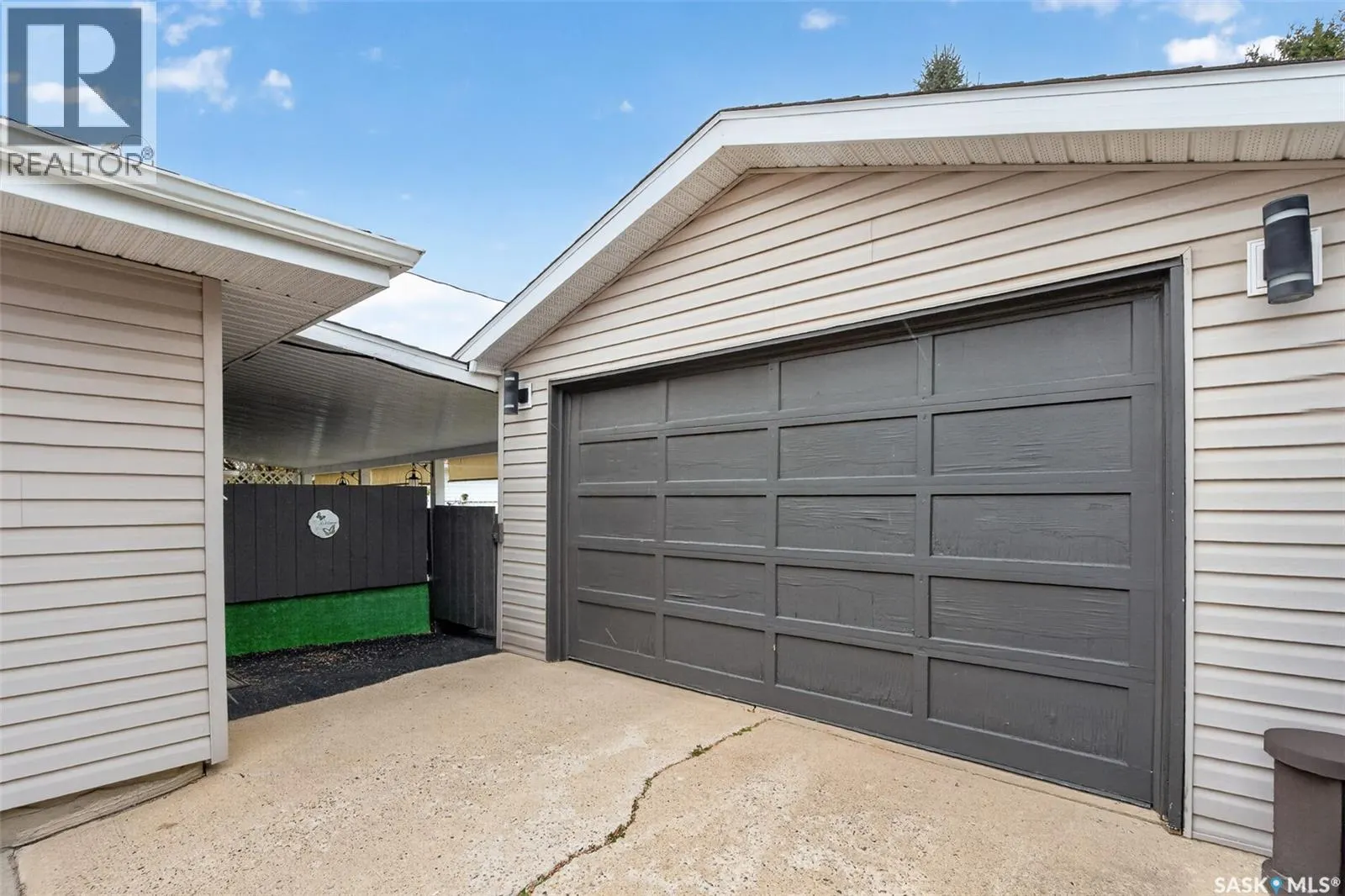 1056 Simcoe STREET