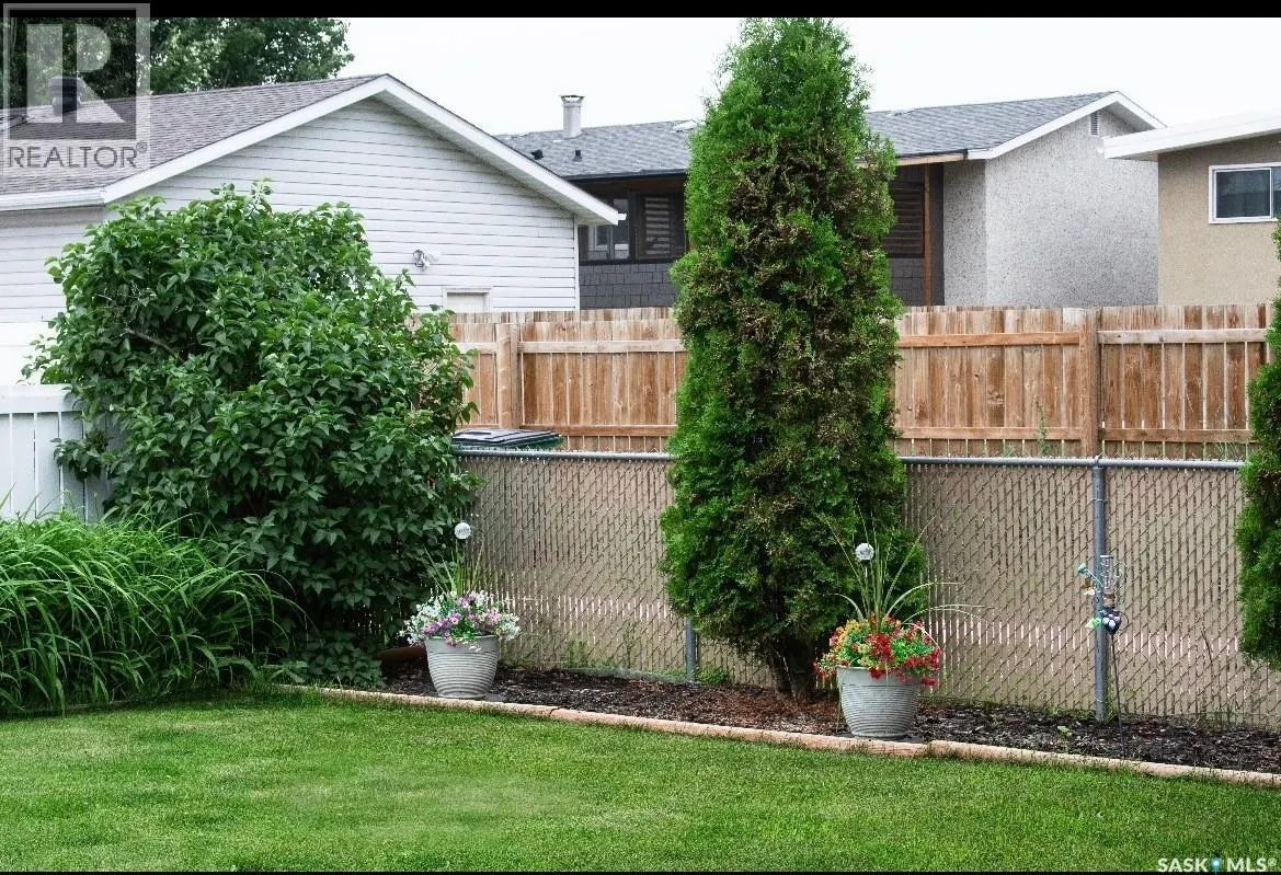 1056 Simcoe STREET