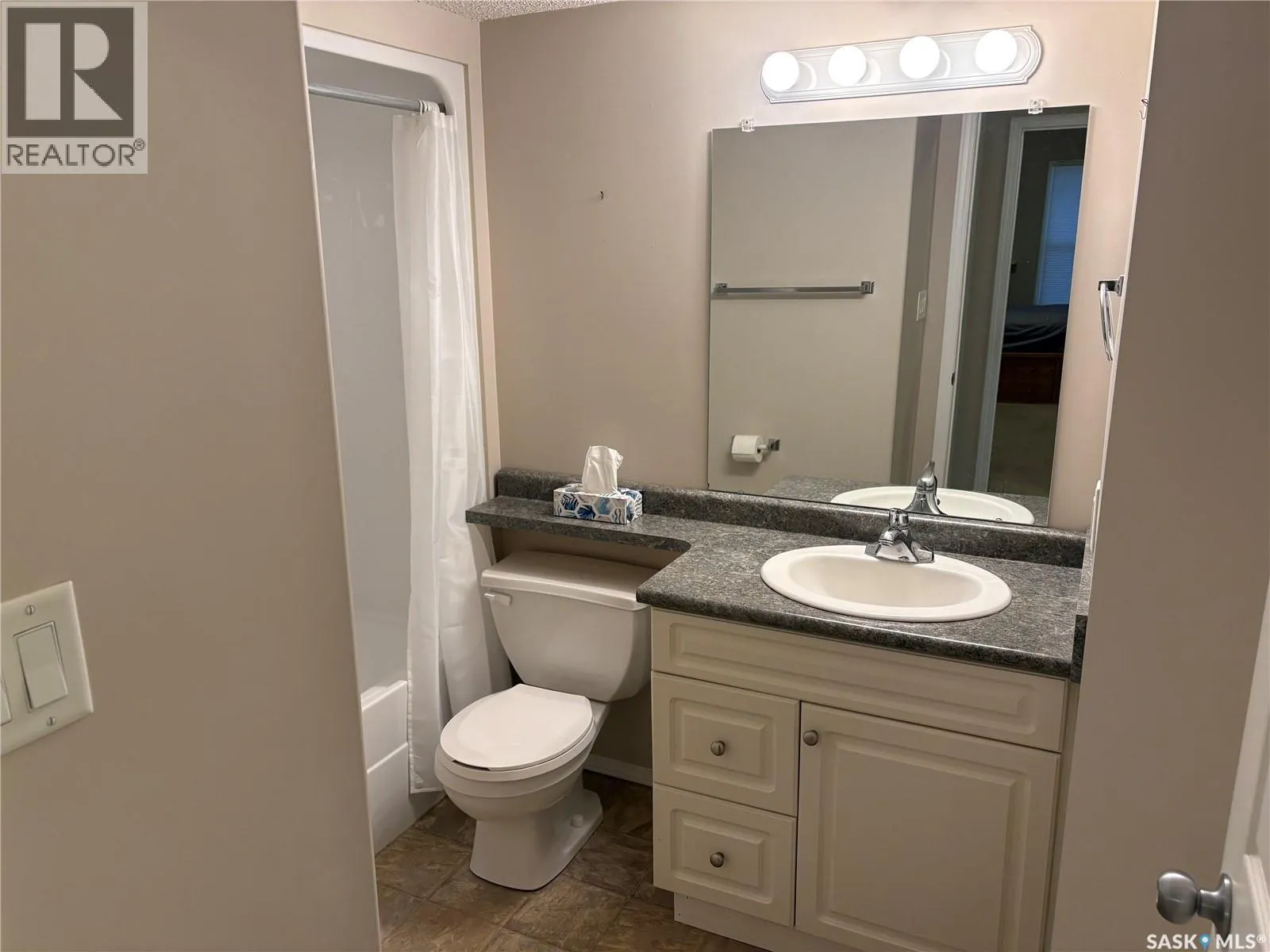 305 122 Government ROAD NE