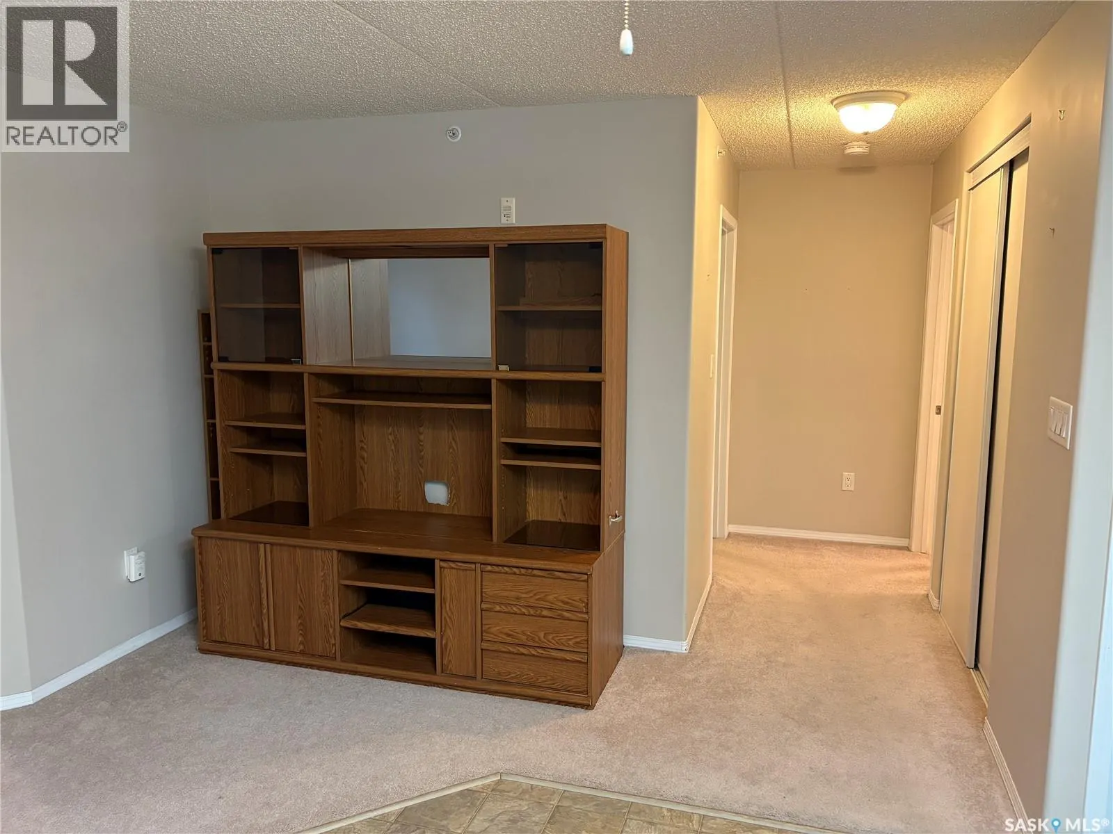 305 122 Government ROAD NE