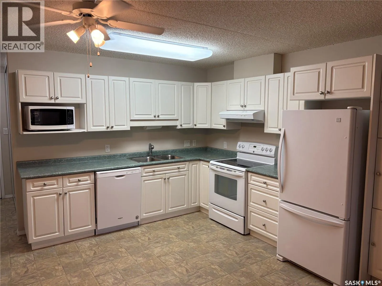 305 122 Government ROAD NE