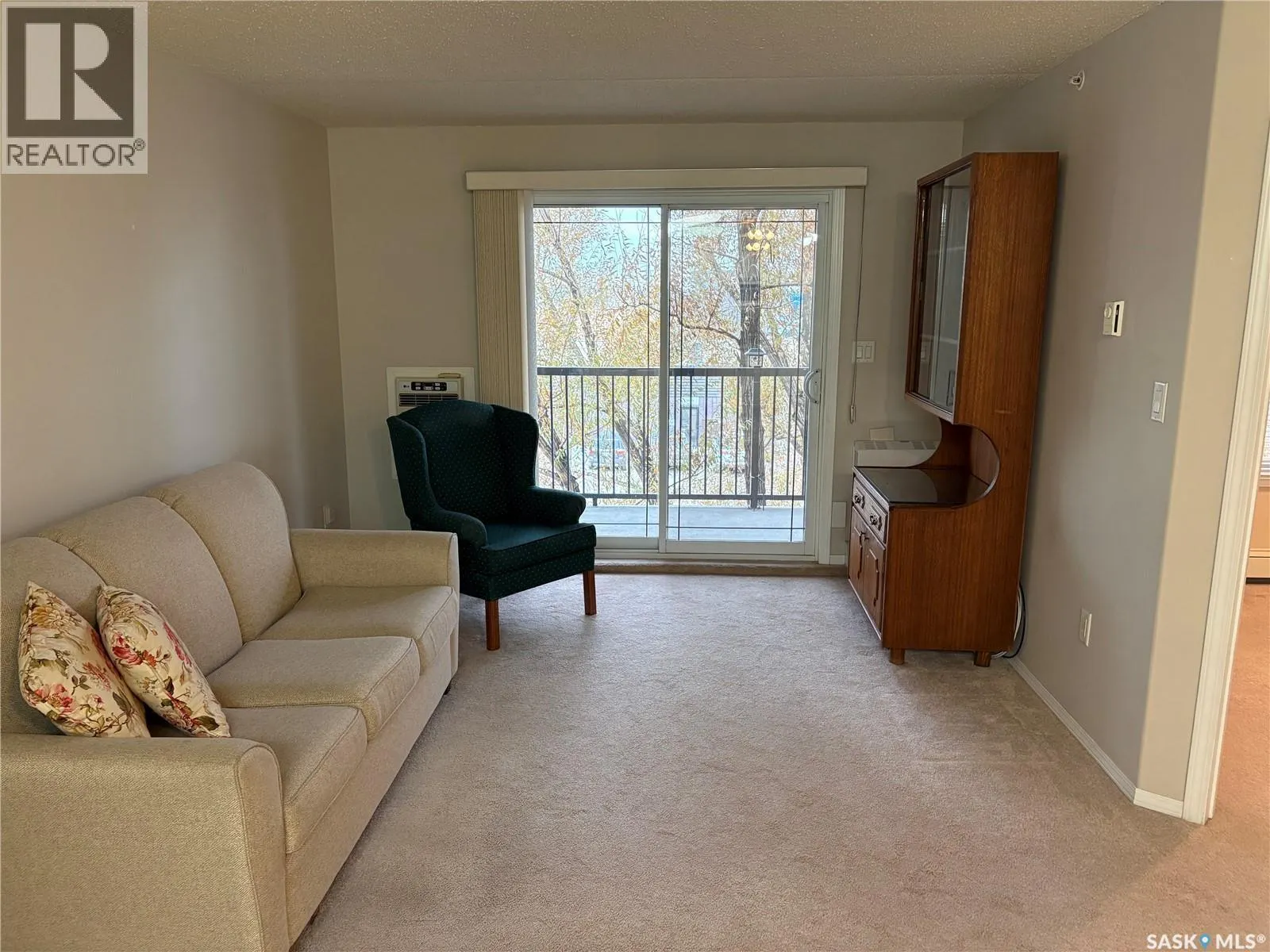 305 122 Government ROAD NE