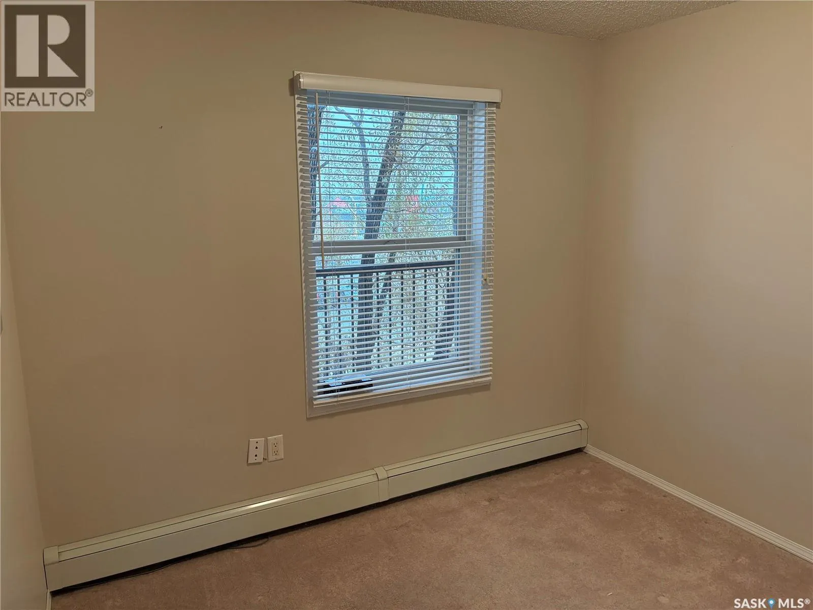305 122 Government ROAD NE