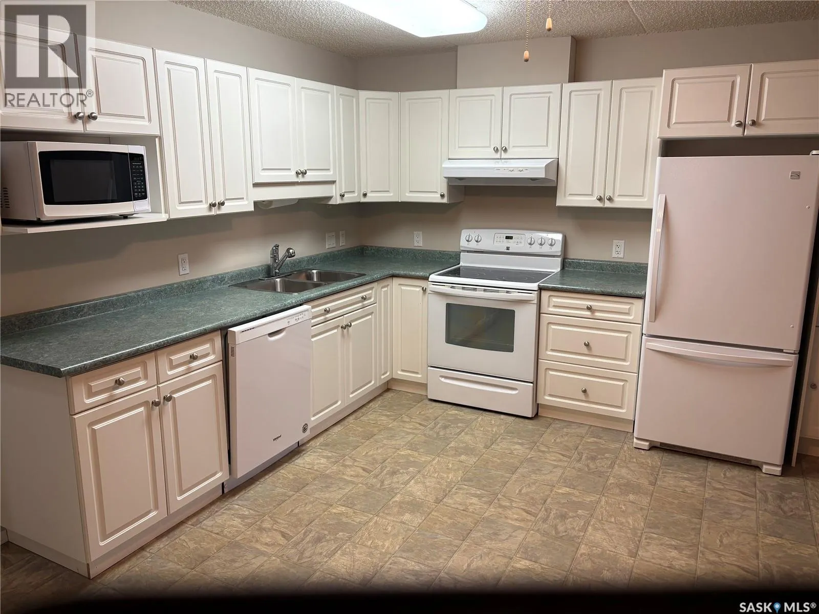 305 122 Government ROAD NE