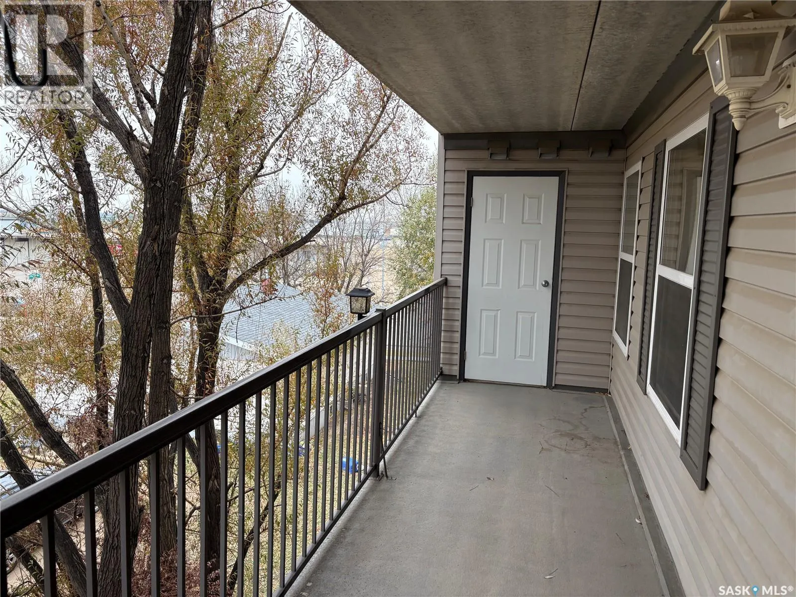 305 122 Government ROAD NE