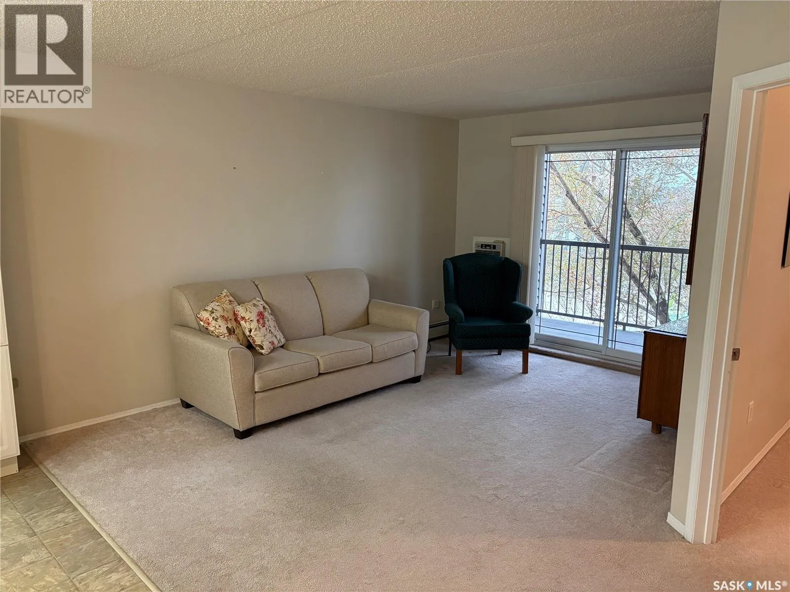 305 122 Government ROAD NE