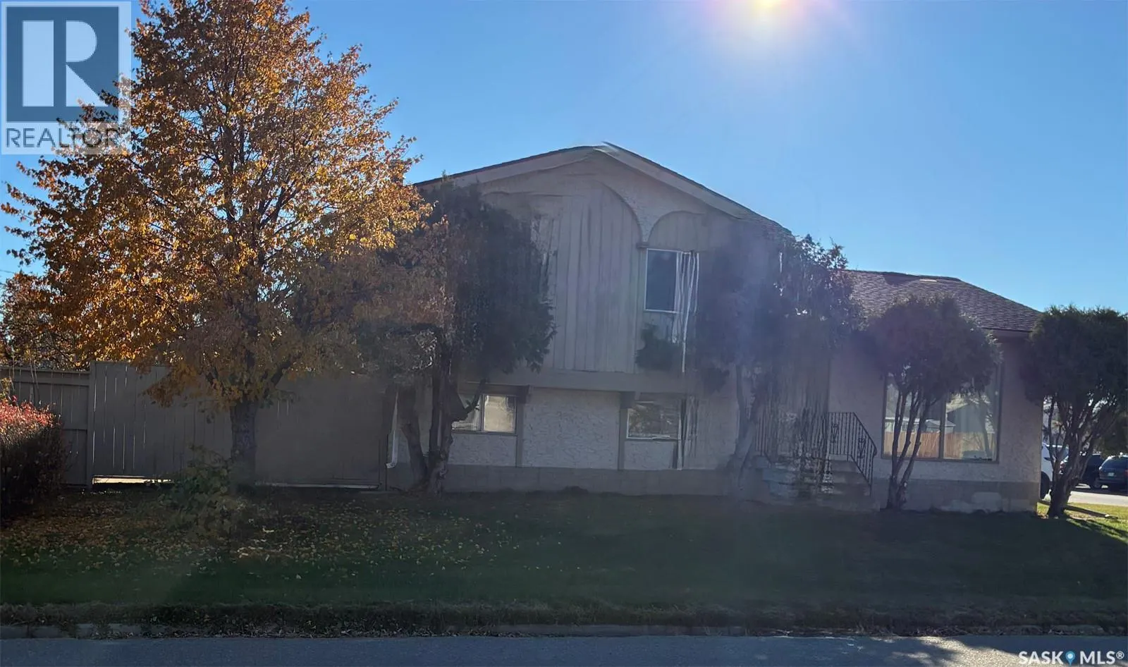 302 2nd STREET W