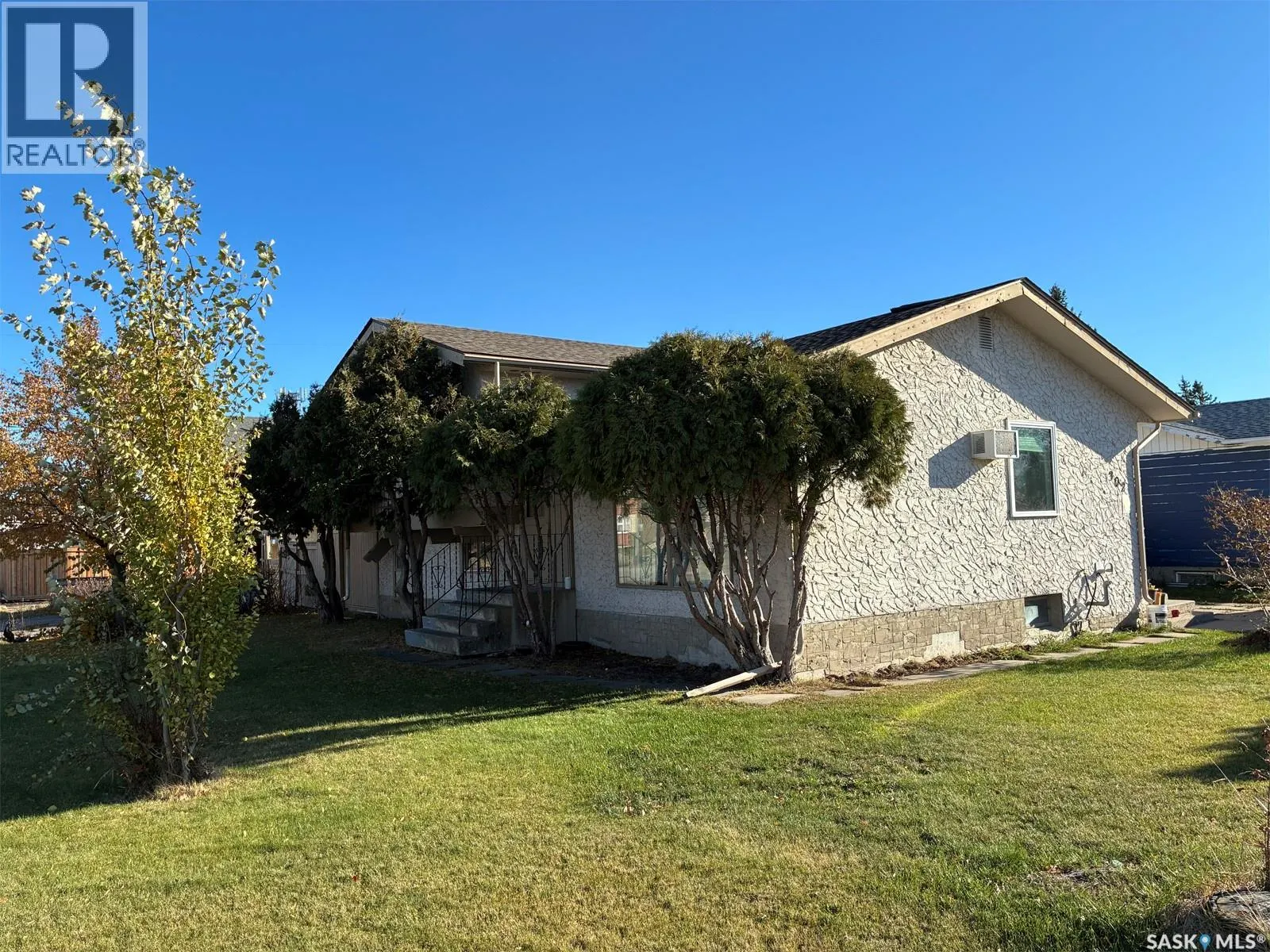 302 2nd STREET W