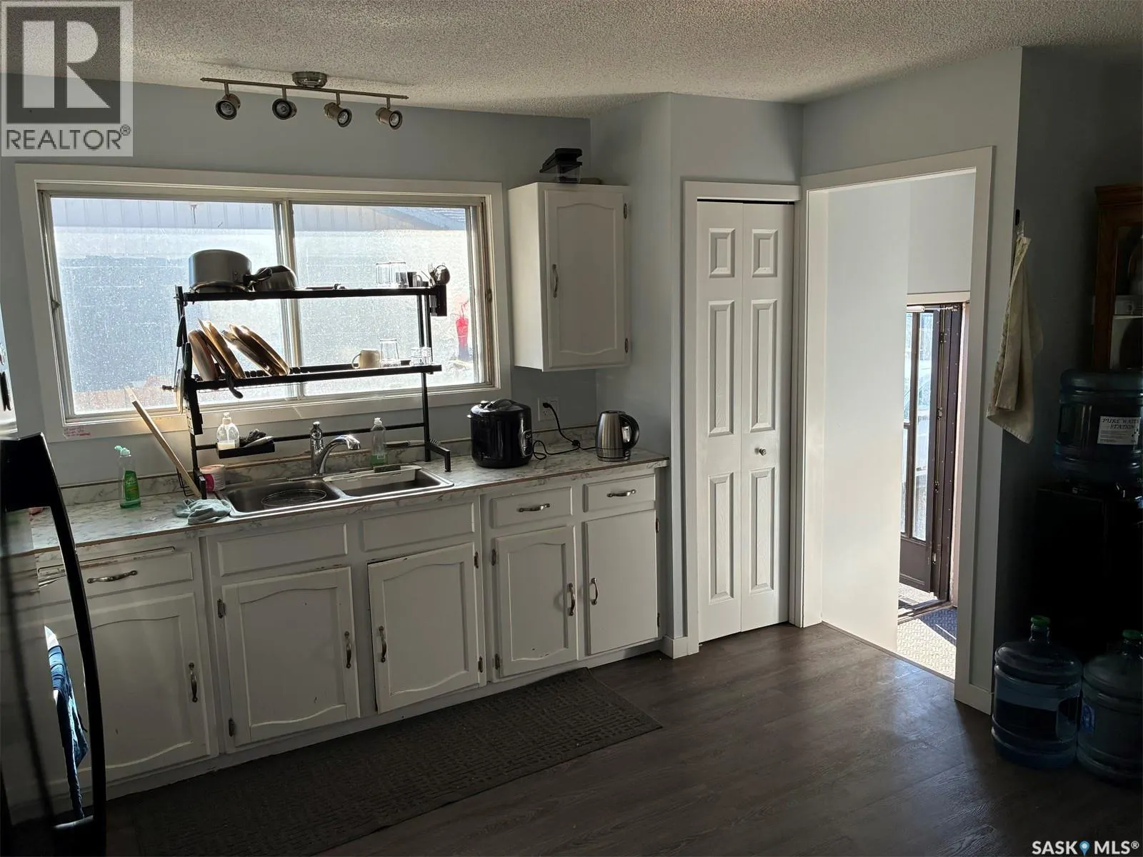 302 2nd STREET W