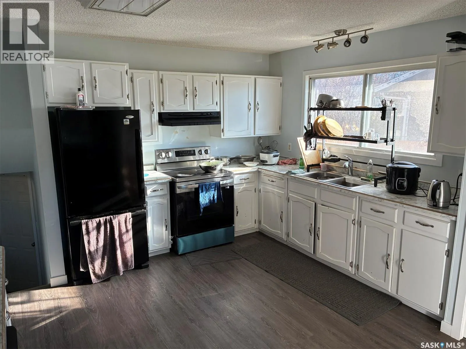 302 2nd STREET W