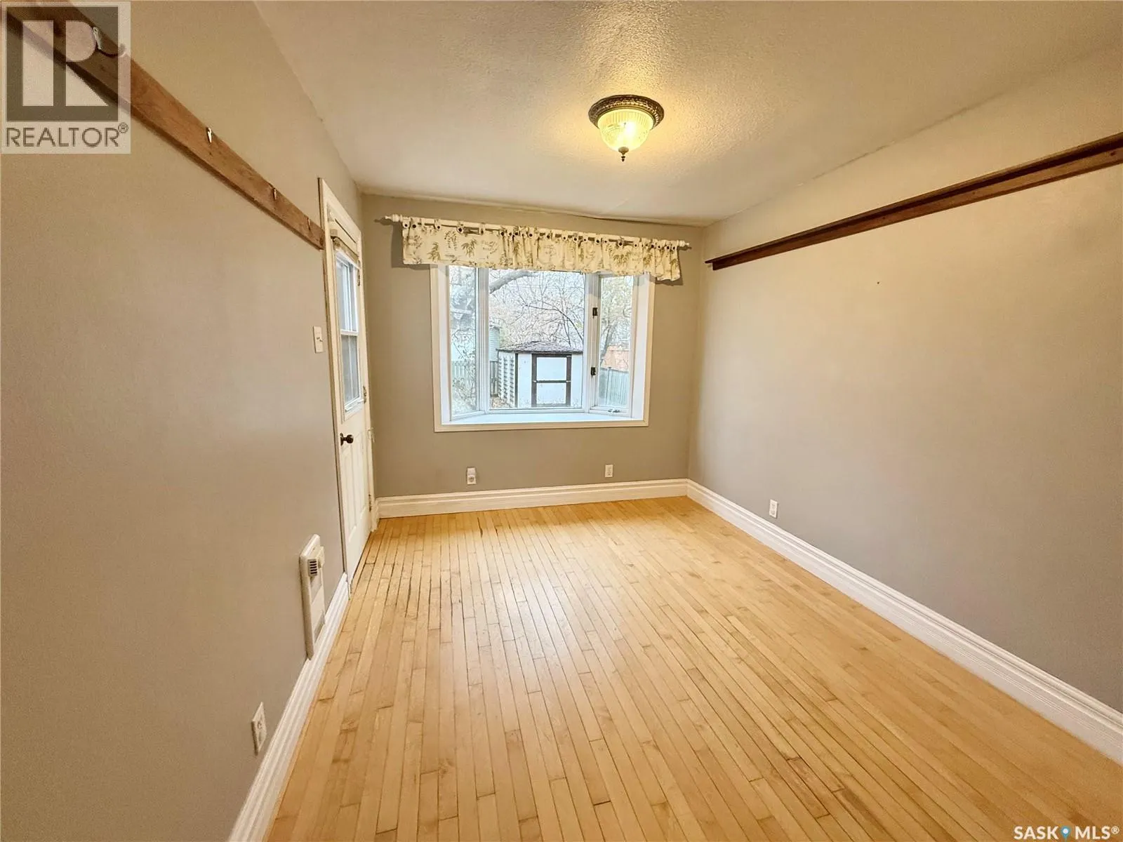 114 2nd AVENUE SE