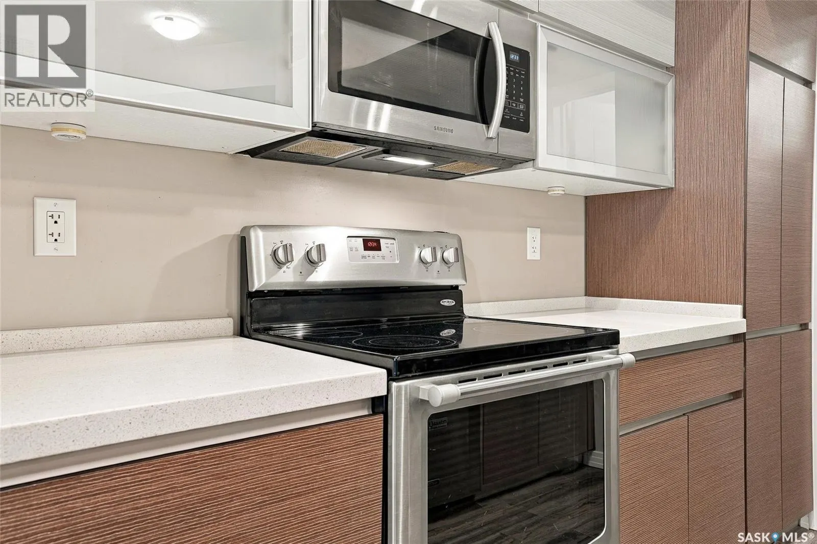 122 235 Evergreen SQUARE