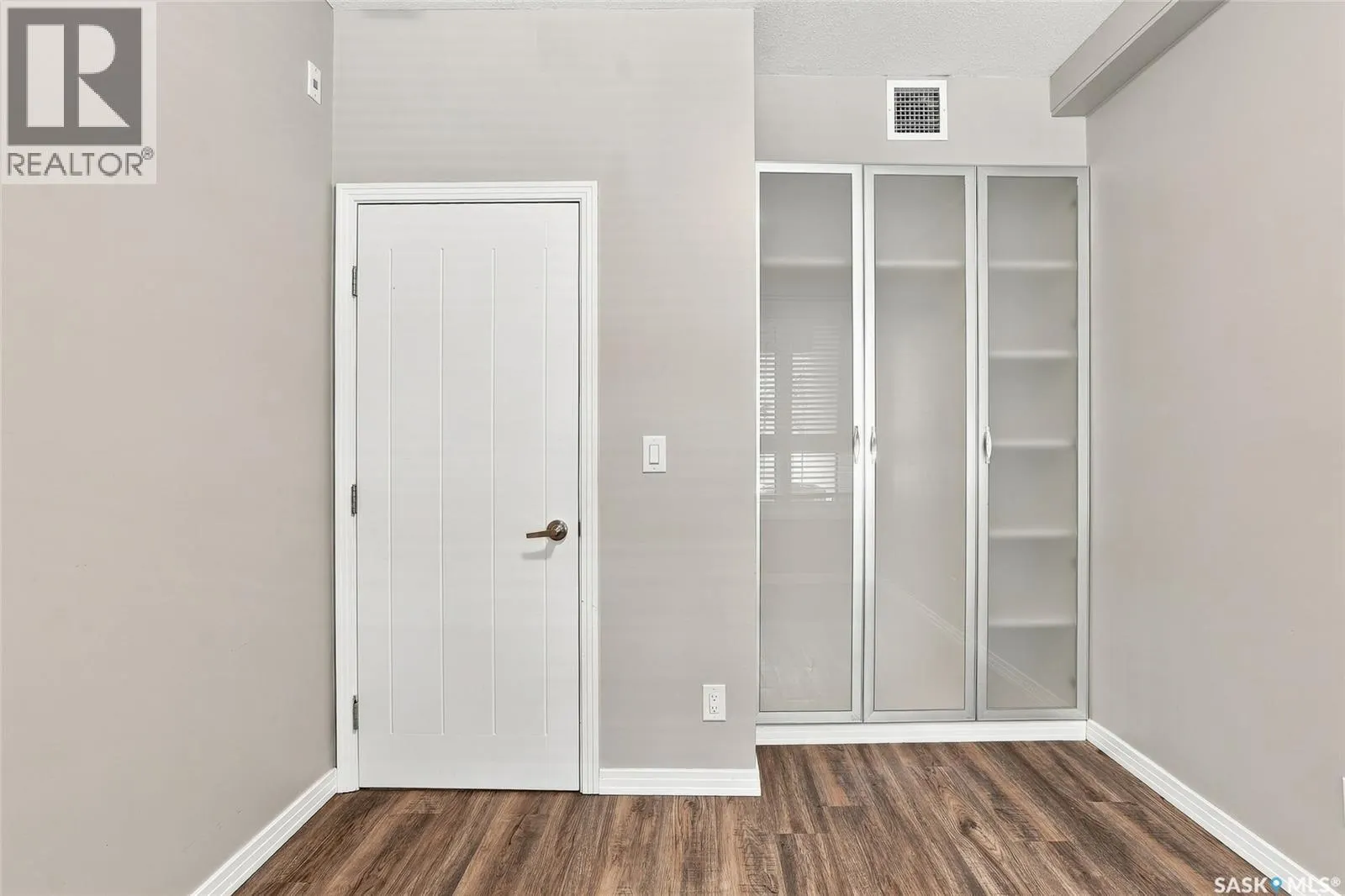 122 235 Evergreen SQUARE
