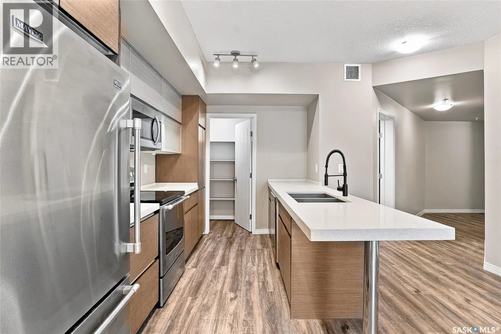 122 235 Evergreen SQUARE