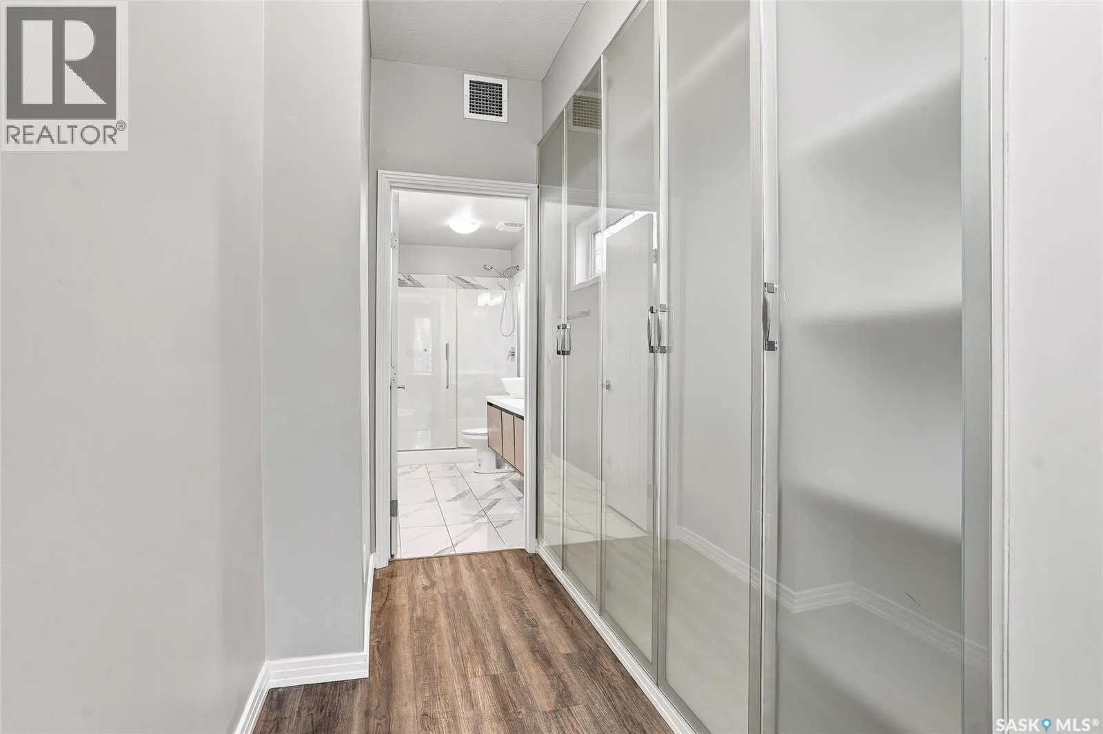 122 235 Evergreen SQUARE
