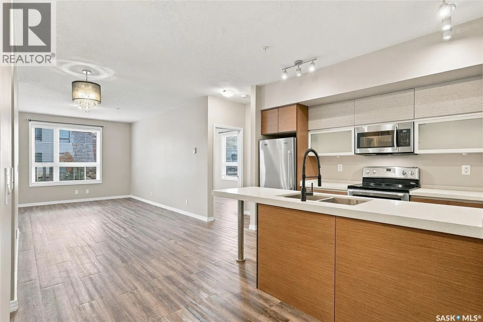 122 235 Evergreen SQUARE