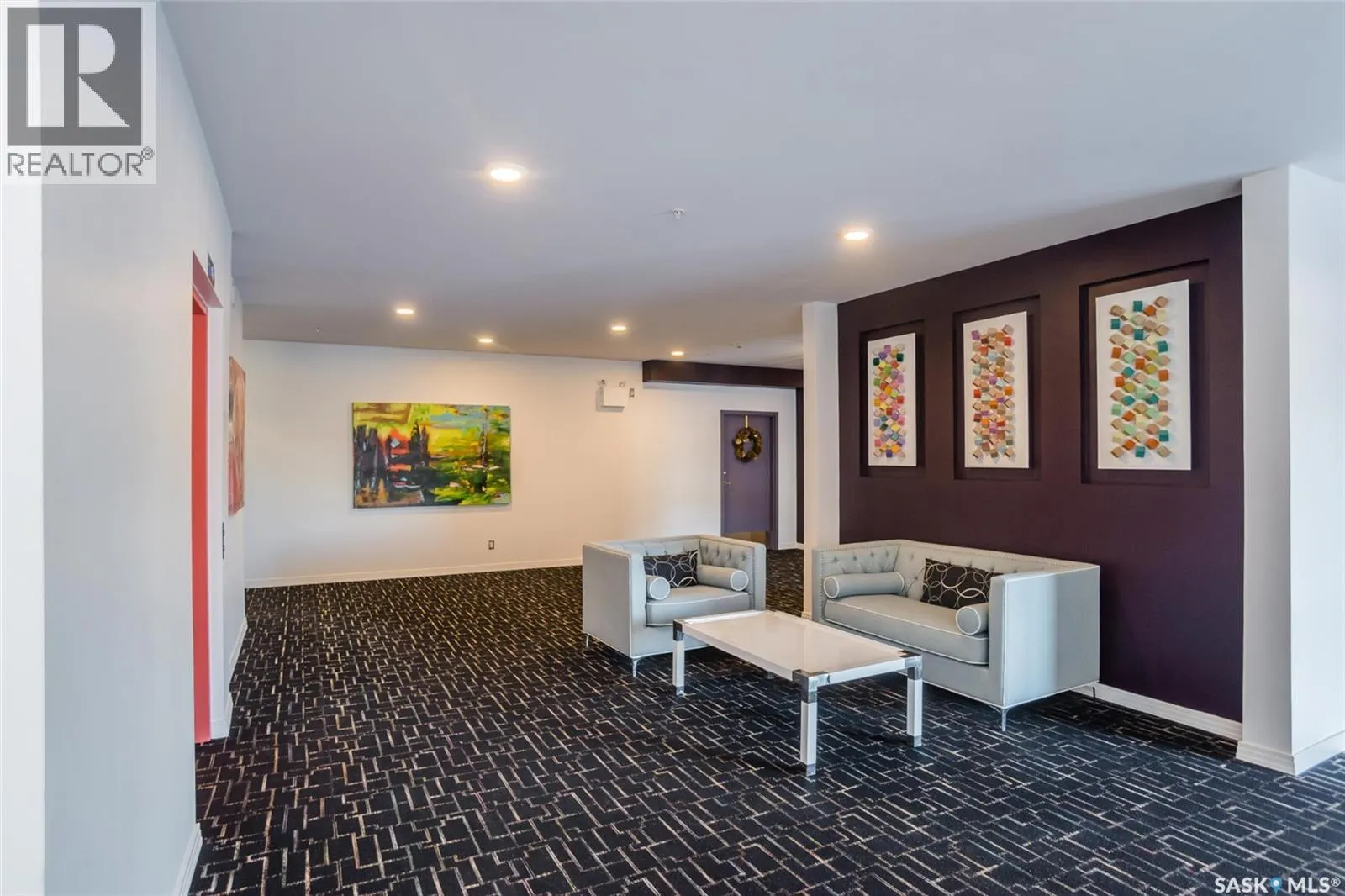 122 235 Evergreen SQUARE
