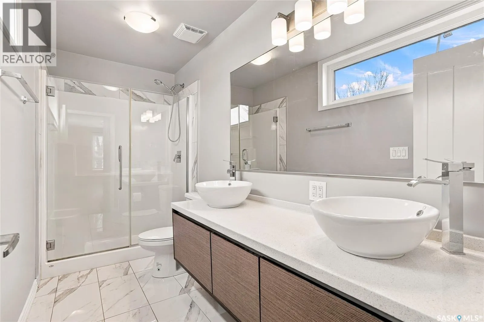 122 235 Evergreen SQUARE