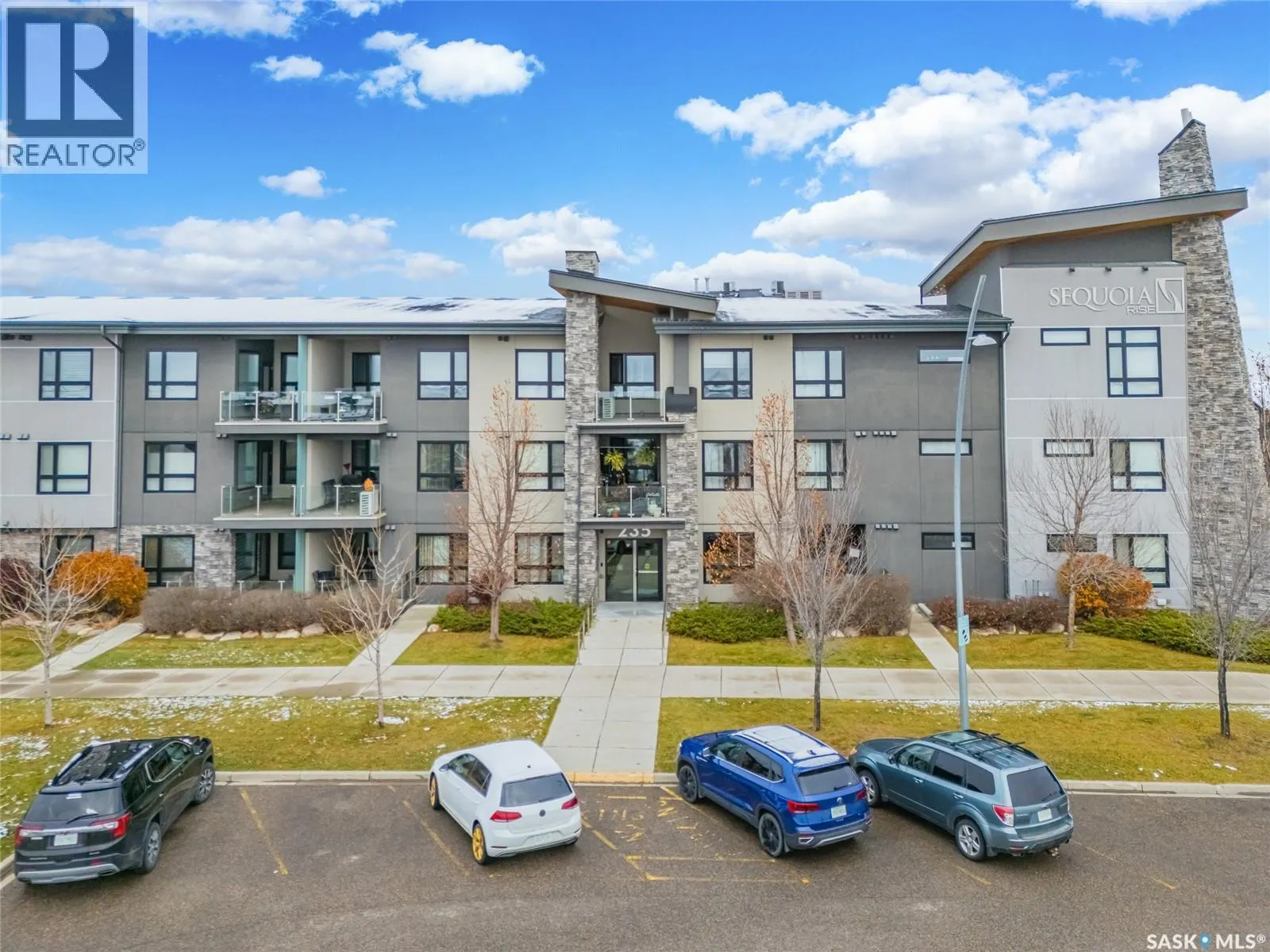 122 235 Evergreen SQUARE