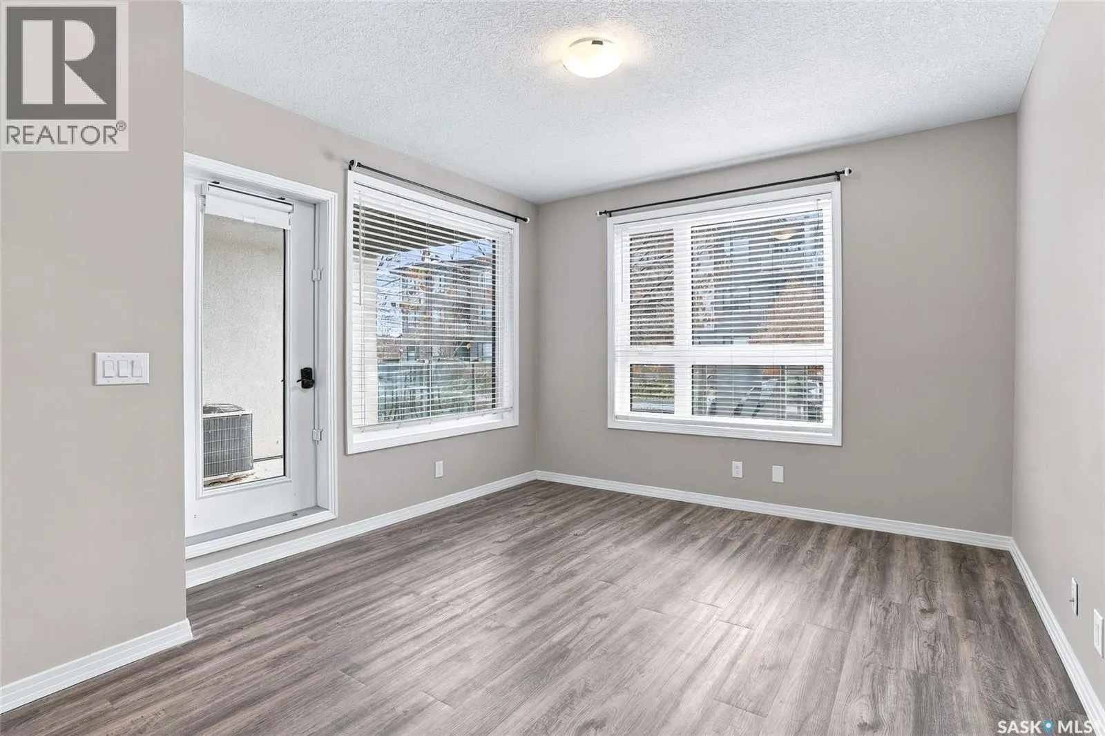 122 235 Evergreen SQUARE