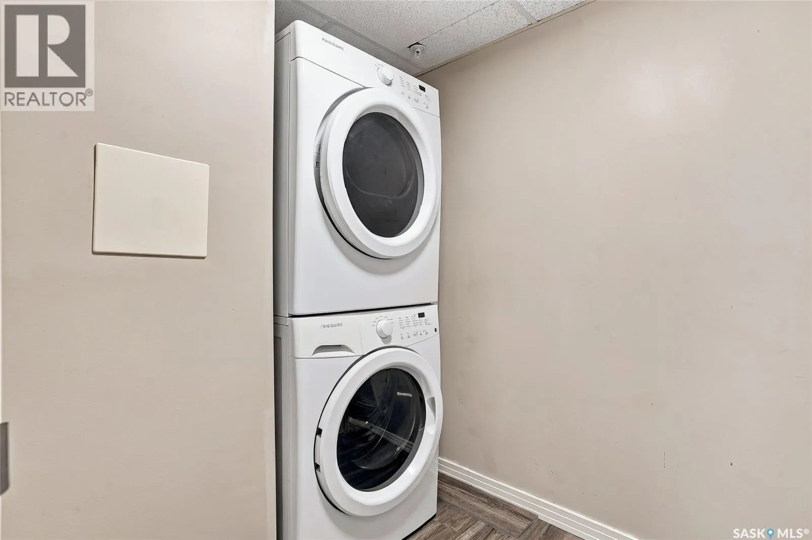122 235 Evergreen SQUARE